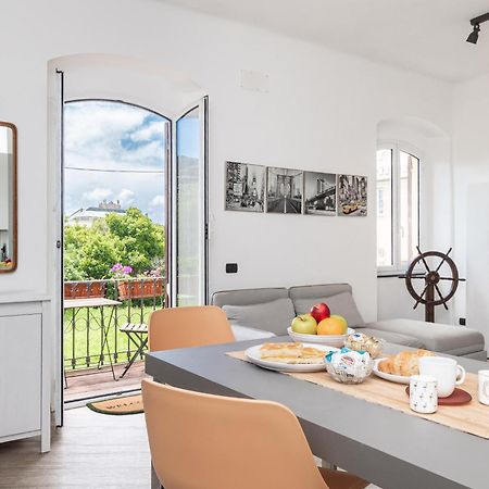 Spacious 3-Bedroom Apartment - 10 Min To City Center & 5 Min To Gaslini Hospital Genoa Exterior photo